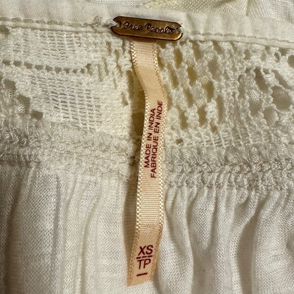 🎉😀CLEARANCE SALE!!!😀🎉 FREE PEOPLE Free Bird Embroidered Hi Lo Peasant Top - Picture 5 of 10